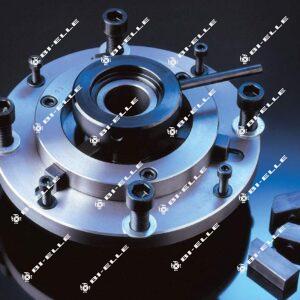 attrezzi veicoli industriali per estrarre i bulloni