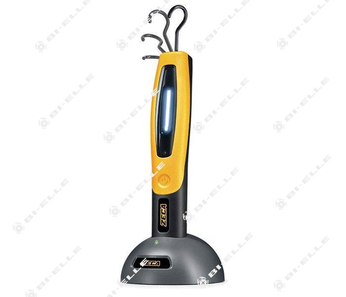 attrezzo zeca in officina sollevatore sfilante